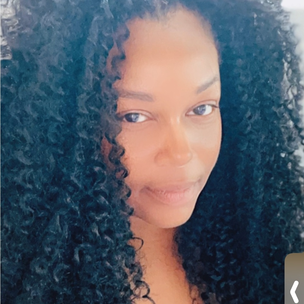 Meet your Posher, Leora